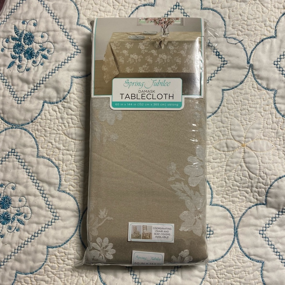Brand new oblong table cloth